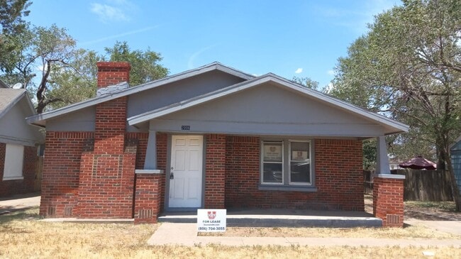 2006 26th St in Lubbock, TX - Building Photo - Building Photo