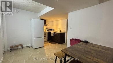 1242 McBride Ave in Mississauga, ON - Building Photo - Building Photo