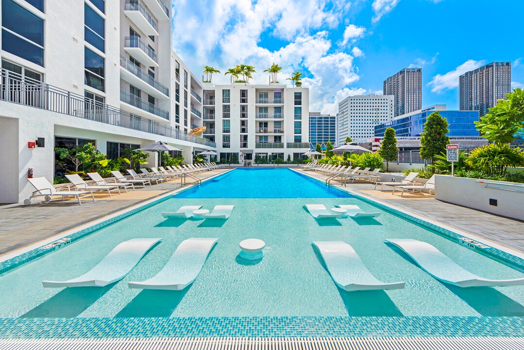 Arte Grand Central in Miami, FL - Foto de edificio