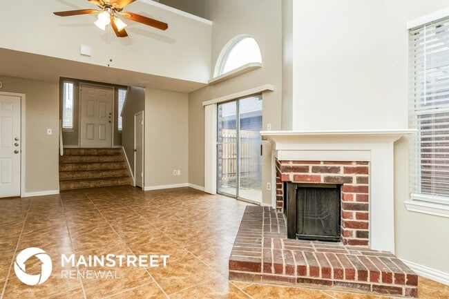 6821 Driffield Cir W in North Richland Hills, TX - Foto de edificio - Building Photo