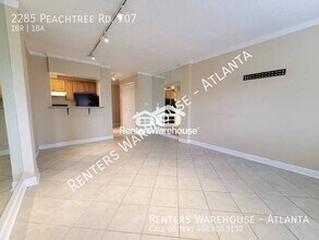 2285 Peachtree Rd in Atlanta, GA - Building Photo - Building Photo