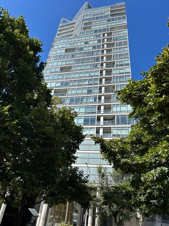 510 W Erie St in Chicago, IL - Building Photo