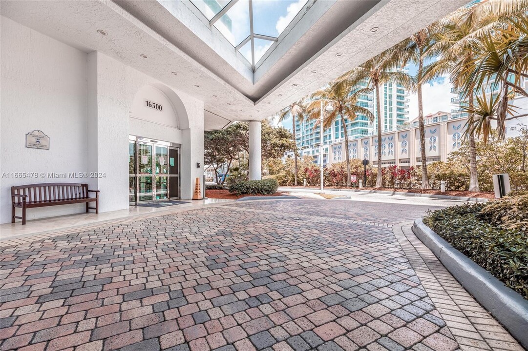 16500 Collins Ave in Sunny Isles Beach, FL - Building Photo