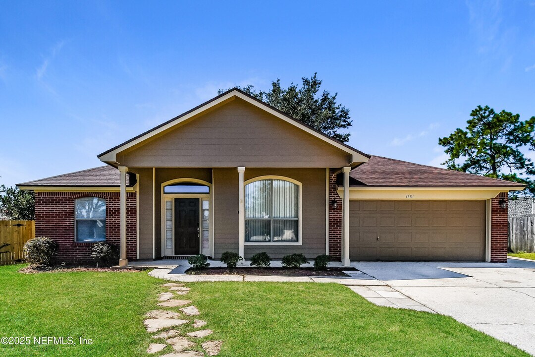 3681 Morning Meadow Ln in Orange Park, FL - Building Photo