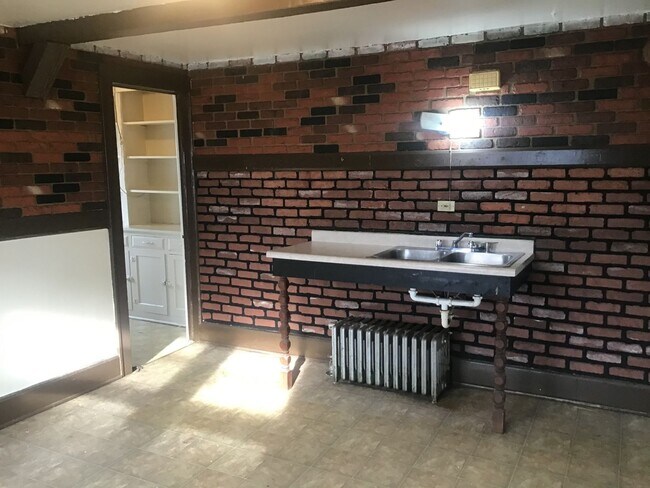 2705-2707 S 9th Pl-Unit -Upper in Milwaukee, WI - Building Photo - Building Photo