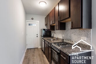3540 N Broadway St, Unit DS38 in Chicago, IL - Building Photo - Building Photo