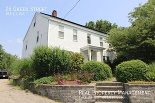 26 Green St in Exeter, NH - Building Photo