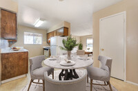 Dry Creek Village Apartments in Modesto, CA - Building Photo - Building Photo