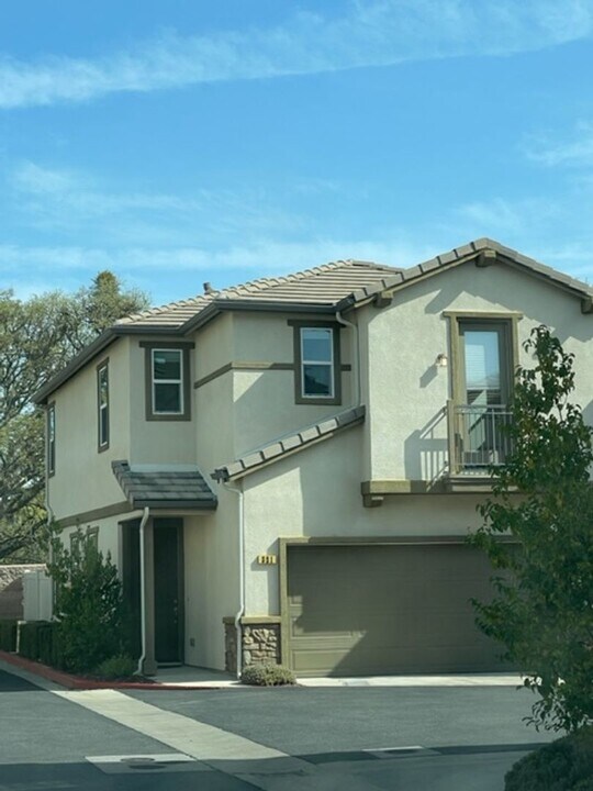 321 Oak Hill Rd in Paso Robles, CA - Building Photo