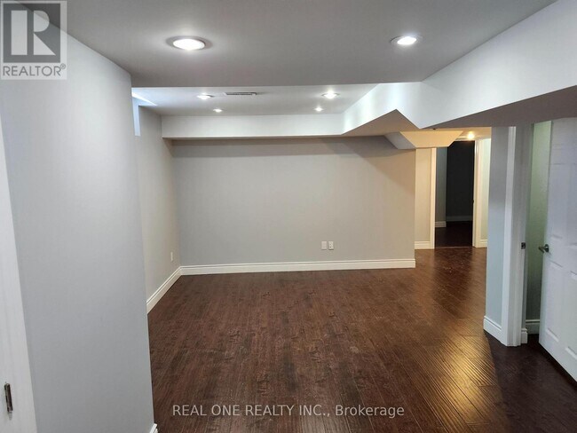 107 Golden Orchard Rd in Vaughan, ON - Building Photo - Building Photo