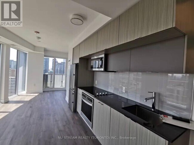 575-2575 Bloor St E in Toronto, ON - Building Photo - Building Photo