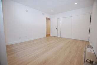 6820 Remmet Ave, Unit 304 in Canoga Park, CA - Foto de edificio - Building Photo