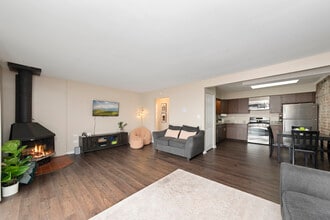 124 E Bailey Rd in Naperville, IL - Building Photo - Building Photo