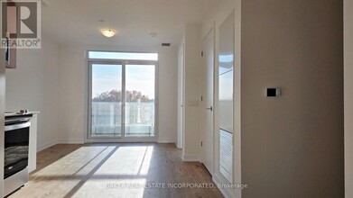 500 Plains Rd E in Burlington, ON - Building Photo - Building Photo