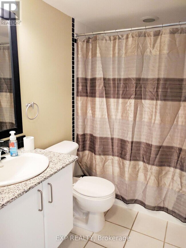 33 Sheppard Ave E in Toronto, ON - Building Photo - Building Photo