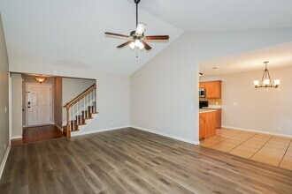 7405 E Winchester Dr in Nashville, TN - Foto de edificio - Building Photo