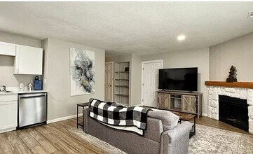 2521 Astrozon Cir in Colorado Springs, CO - Foto de edificio - Building Photo