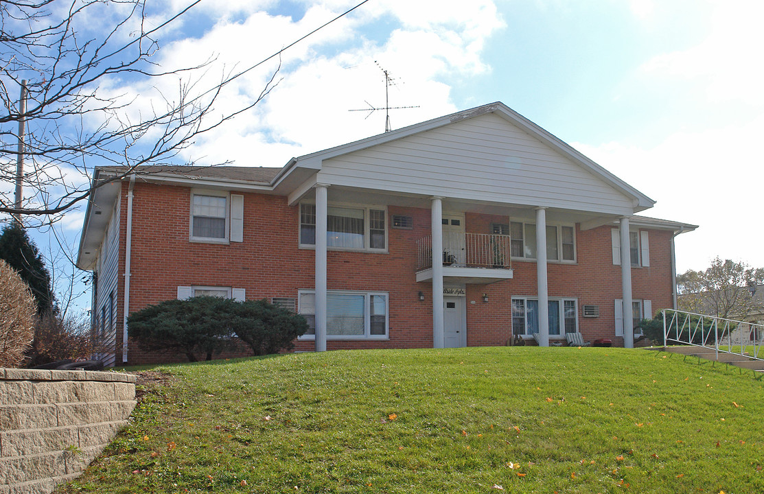 Hillside Apartments in Burlington, WI - Building Photo