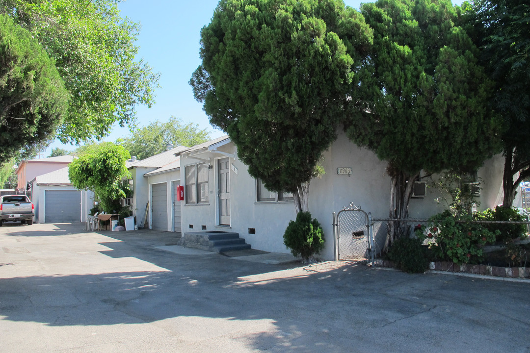 11963 Valerio St in North Hollywood, CA - Foto de edificio