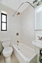 380 S 4th St, Unit 27 in Brooklyn, NY - Foto de edificio - Building Photo