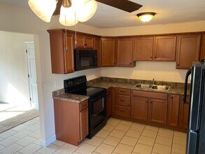 124 Kenneth Dr, Unit D in Troy, IL - Building Photo - Building Photo