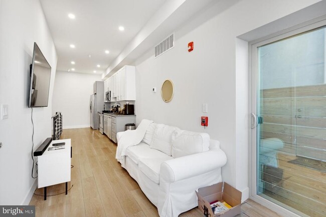 1702 Point Breeze Ave in Philadelphia, PA - Building Photo - Building Photo
