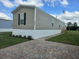 1018 Myakka Dr in North Fort Myers, FL - Building Photo