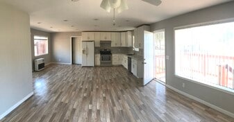 14601 Uhl Ave in Clearlake, CA - Building Photo