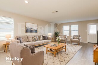 3921 Far Horizon in Seguin, TX - Foto de edificio - Building Photo