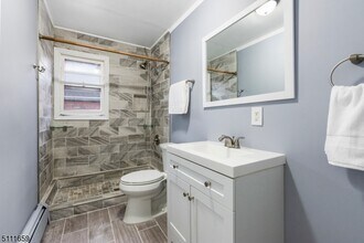 557 E Elm St in Linden, NJ - Building Photo - Building Photo