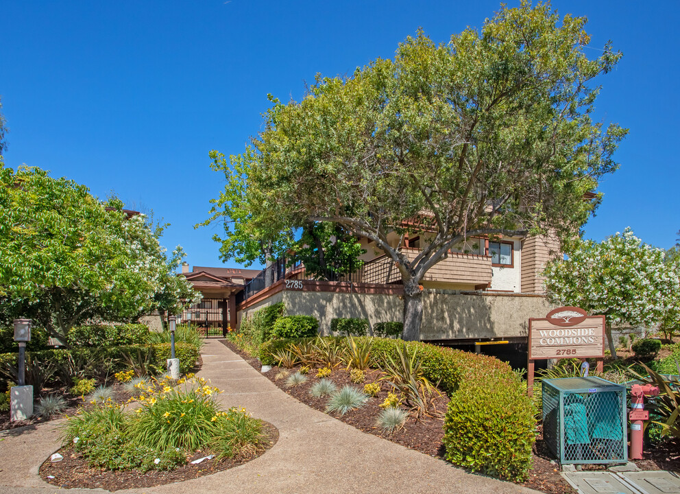 Woodside Commons in San Jose, CA - Building Photo