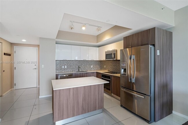 5300 Paseo Blvd in Doral, FL - Building Photo - Building Photo