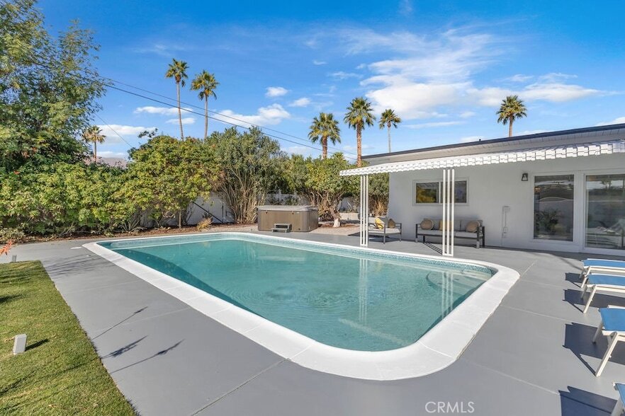 547 N Farrell Dr, Unit 1 in Palm Springs, CA - Building Photo