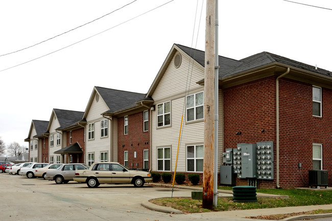 St. Joseph Community Apartments in Henderson, KY - Foto de edificio - Building Photo