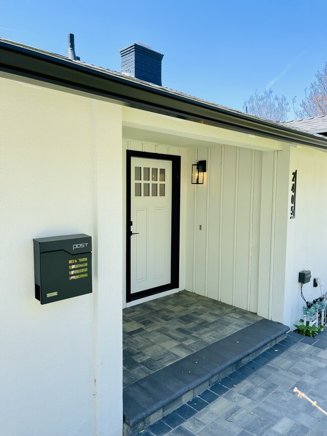 2405 Jolley Dr in Burbank, CA - Building Photo - Building Photo