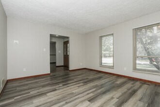8233 Lake Ridge Dr in West Chester Township, OH - Building Photo - Building Photo