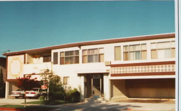 5625 Kester Ave in Sherman Oaks, CA - Building Photo