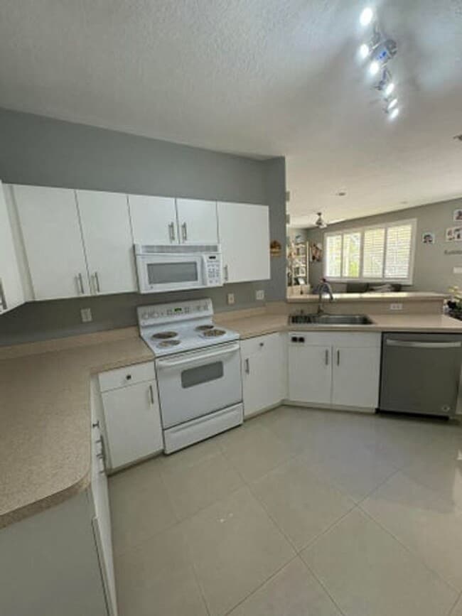 9205 Villa Palma Ln