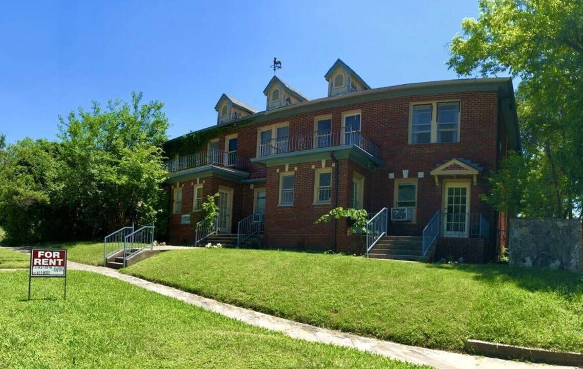 426 W Huisache Ave, Unit 1 BR in San Antonio, TX - Foto de edificio