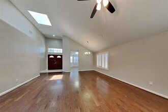 8538 Sparkling Springs Dr in Houston, TX - Building Photo - Building Photo