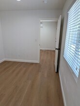 10720 1/2 Charnock Rd in Los Angeles, CA - Foto de edificio - Building Photo