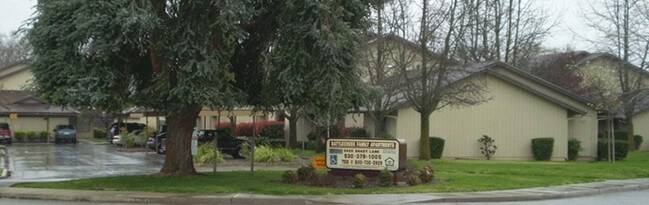 Battle Creek Family Apartments in Anderson, CA - Foto de edificio - Building Photo