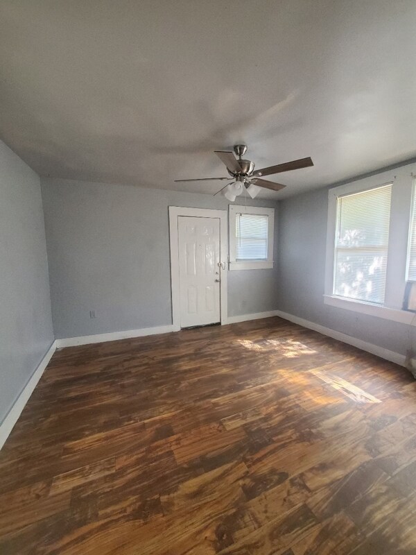 307 E Lambert St in San Antonio, TX - Foto de edificio - Building Photo