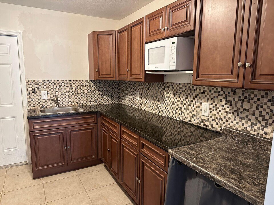 1633 W 28th St-Unit -C in West Palm Beach, FL - Building Photo