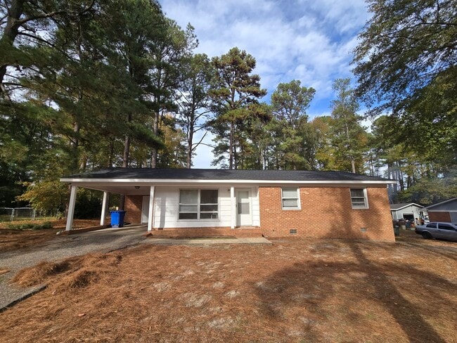 7514 Telfair Dr in Fayetteville, NC - Foto de edificio - Building Photo