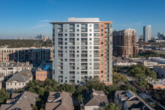 Highland Tower in Houston, TX - Building Photo - Building Photo