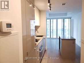 7-817 Grenville St in Toronto, ON - Building Photo - Building Photo