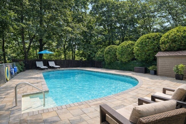 10 Stonewood Dr in Newton, MA - Building Photo - Building Photo