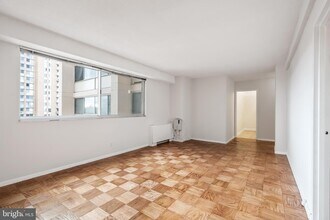 4515 Willard Ave in Chevy Chase, MD - Building Photo - Building Photo