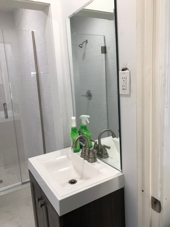 83 Bloomfield Ave, Unit 1